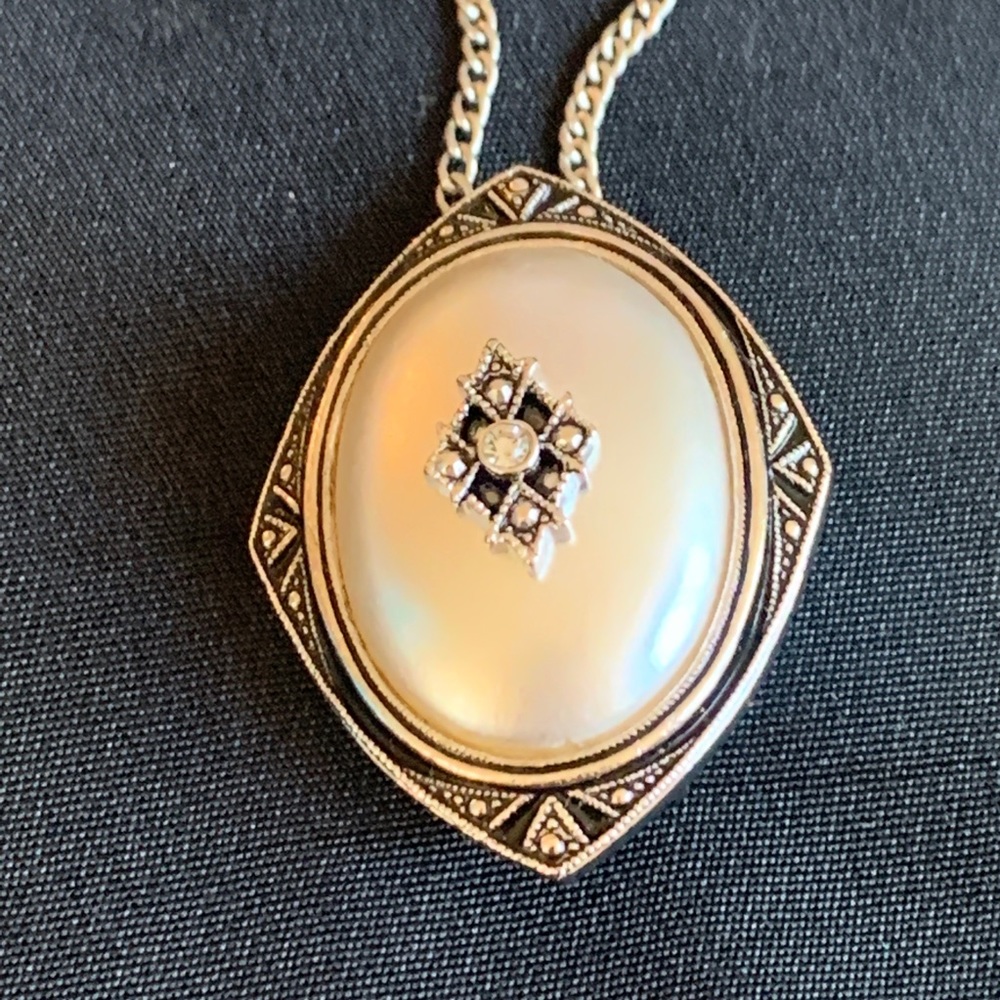 Art Deco Style Enamel Silver Tone Brooch Pendant - Picture 2 of 8